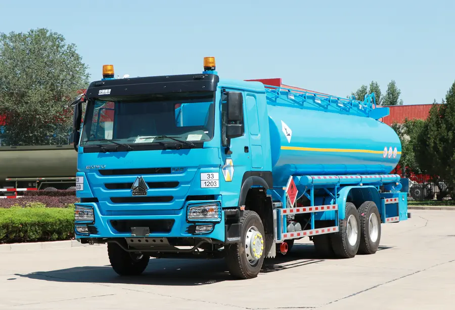 Howo 6×4 Oil Tanker Trucks-3