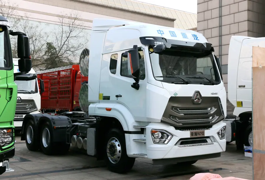 Howo NX 6×4 Tractor Head-2